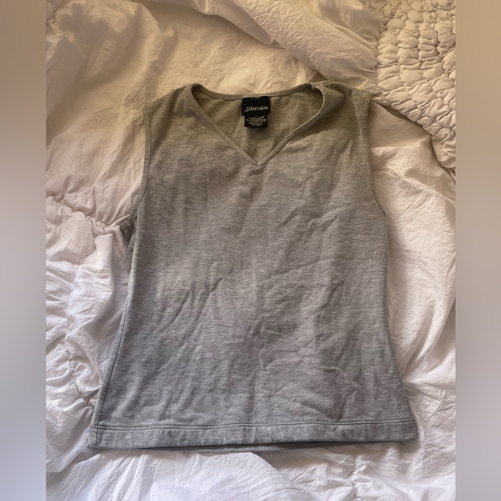St John’s Bay Light Gray Sleeveless V-Neck Tank Top Size Medium EUC